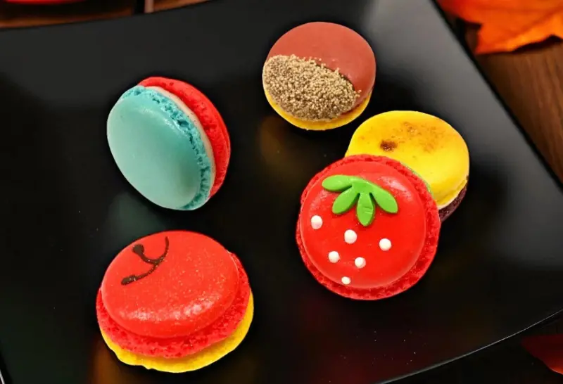 JR品川車站「ecute品川」舉辦秋季水果地瓜祭，西洋梨蘋果、地瓜杯裝甜點、蘋果地瓜焙茶布丁蒙布朗、蘋果地瓜麻糬等應有盡有。