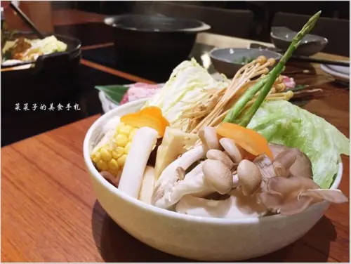 [台北南港區]乾杯黑毛屋南港中信店|CAB美國牛肉涮涮鍋、雲林產黑羽土雞腿肉水炊鍋|中信店限定午餐定食