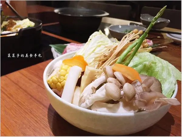 [台北南港區]乾杯黑毛屋南港中信店|CAB美國牛肉涮涮鍋、雲林產黑羽土雞腿肉水炊鍋|中信店限定午餐定食