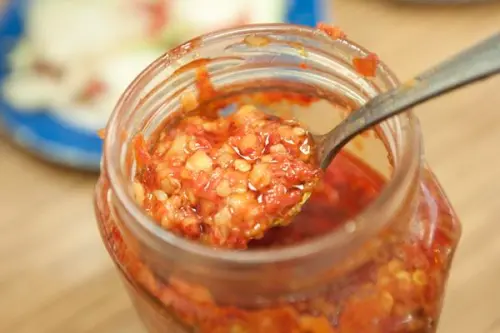 捷運東門站美食 - 永康牛肉麵，總是止不住慾望跑來這兒享受刺痛快感..生辣椒啦!