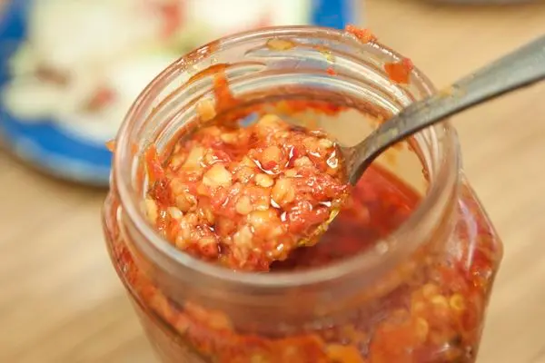 捷運東門站美食 - 永康牛肉麵，總是止不住慾望跑來這兒享受刺痛快感..生辣椒啦!