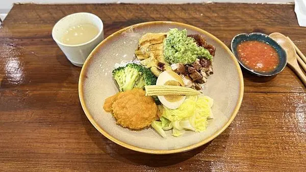 桃園新開海南雞飯【漫漫海南雞】招牌必點雙拼雞飯/內用雞湯無限供應/現點現做/文青有質感/桃園CP值高餐廳