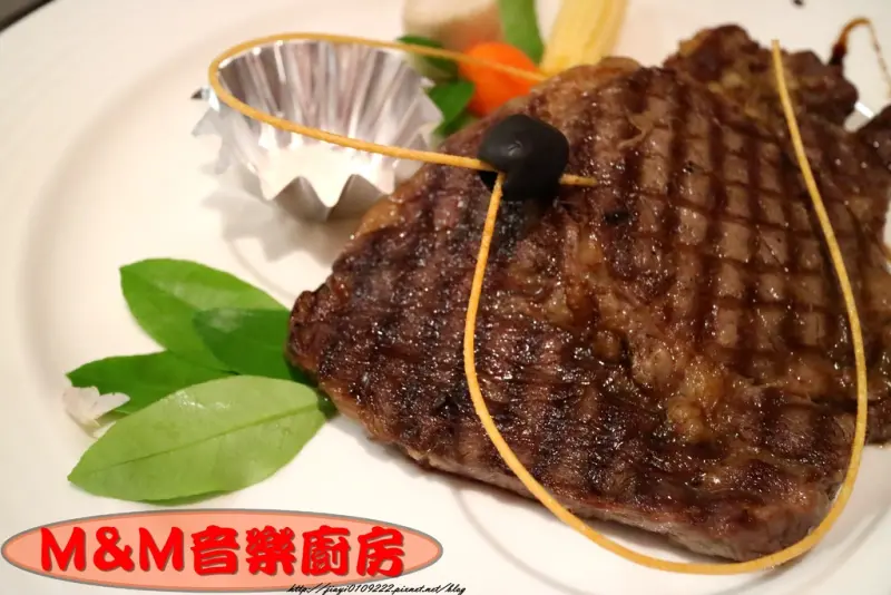 【台南.中西區】M&M音樂廚房。老屋欣力：藝術品大收藏，老屋中的美味義式、法國料理！！