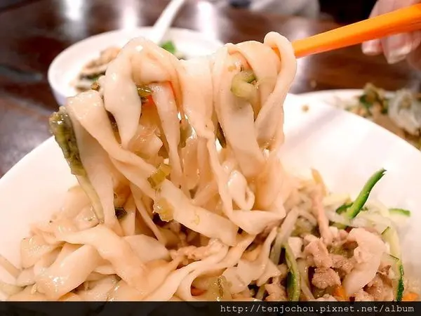 花花，甲飽沒【台北食記】公公小館 超好吃眷村手工麵！炒餅等眷村料理表現也很棒唷！