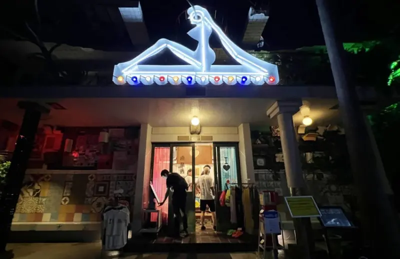 瀨戶內直島最棒的玩法，踩著單車，不用刻意規劃，卻恰到好處的海岸線與藝術風景。