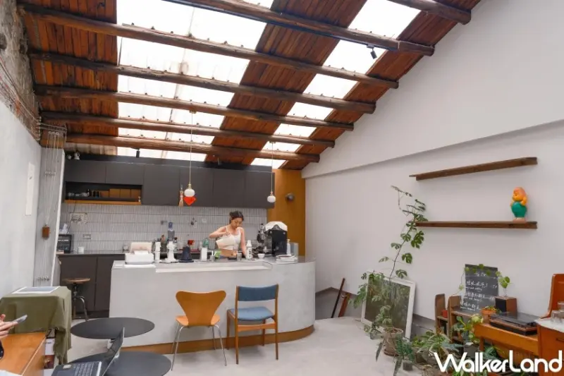 迪化街閣樓咖啡！Tiny Tail小尾 不限時咖啡廳，手沖咖啡 巴斯克蛋糕必吃。