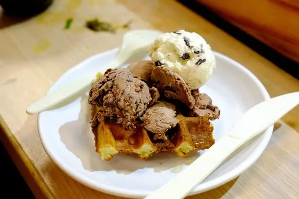 台北中山 麻辣一村 - 麻辣鍋也有手工丸子跟雲吞，還能吃到鬆餅！ 黑毛和牛、肥牛與松坂豬