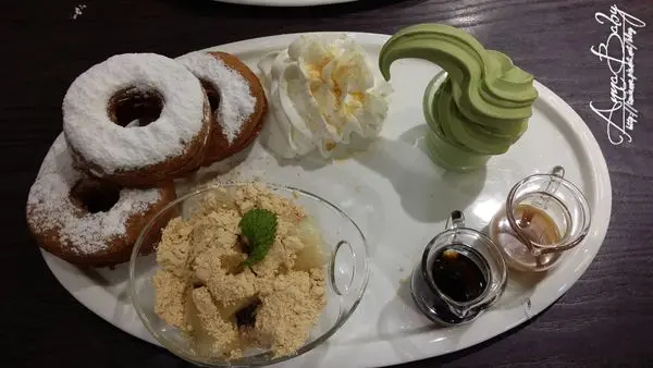 『食』台北市。中正區。法瓦奇朵-信陽店。Waffogato。正餐午茶消磨好所在。大食量聚餐必點買一送一。抹茶可頌甜甜圈絕對不可錯過