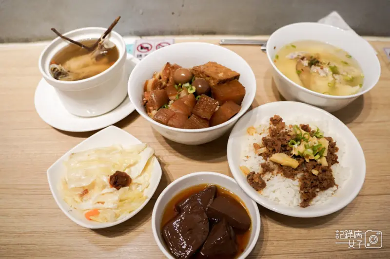 【金門 金城鎮】雨川食堂x高粱肉燥飯x家常五花飯x一條根雞湯