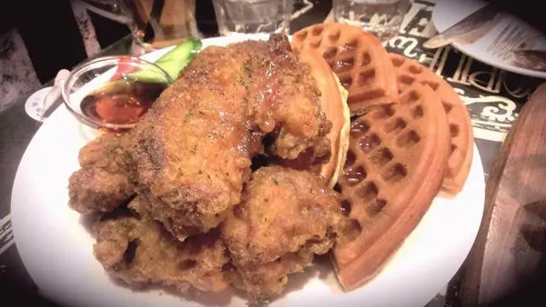 [食記] 鬆餅結合炸雞蹦出新口感就來Nola Kitchen 紐澳良小廚