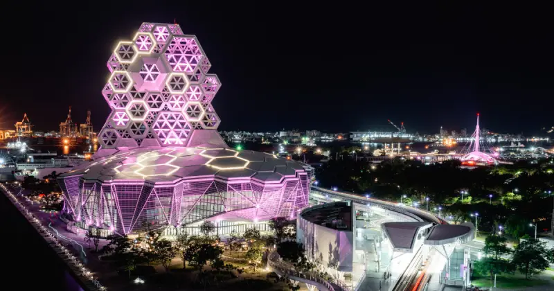 BLACKPINK高雄演唱會！高雄左營美食7大推薦，順遊6大高雄粉紅景點打卡。