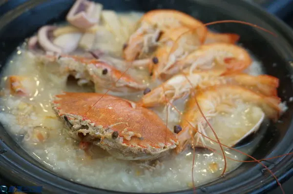 【食記】高雄新興_鮮記螃蟹海鮮粥(八德林森店)@來進行海鮮閱兵大典 徹底滿足於新鮮的海味吧