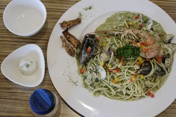 宜蘭市 綠海咖啡館 - 聚餐吃飯好地方，份量大又滿足