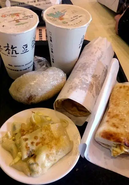 阜杭豆漿店+70分鐘換到的美食+捷運善導寺+台北車站+排隊老店+中正區+忠孝東路 早餐 早午餐 中式 菜單價位Menu