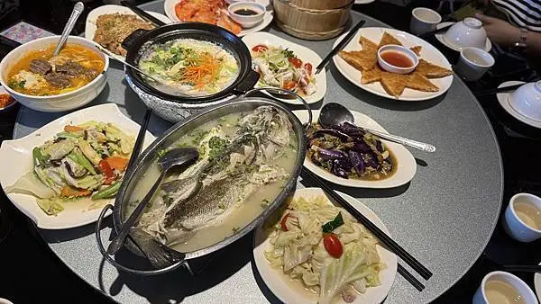 桃園藝文特區新開餐廳【七彩雲南南平店】招牌必點十大菜色/桃園在地人推薦//桃園聚餐首選/桃園CP值高的雲南料理