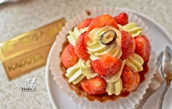 【台南 東區】．日式復古裝潢甜點店  Kadoya喫茶店