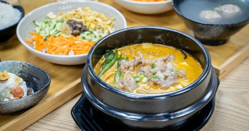 板橋咖哩推薦！94咖哩孃首創十三香熟成咖哩砂鍋煲，板橋咖哩控必吃。