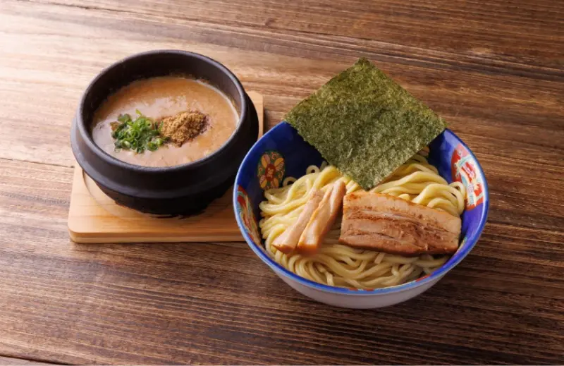 神戶西宮站超濃厚明太子拉麵「刻刻拉麵」新開幕，濃厚豚骨+辣味明太子絕配，神戶自由行想吃拉麵就選這家吧。