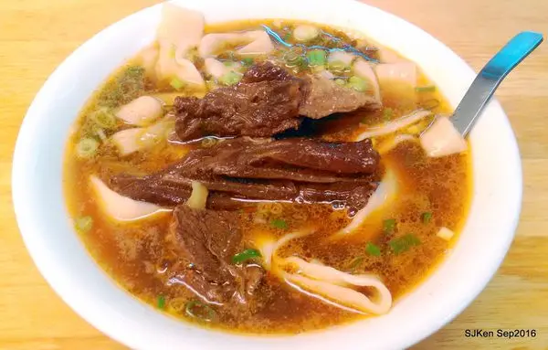 「老山東牛肉家常麵店」 --- 手打麵食水餃飯湯，真功夫飄香一甲子! 