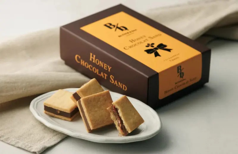 福岡人氣品牌期間限定商品再登場，蜂蜜巧克力夾心餅乾隆重回歸，又吃得到奶油×蜂蜜×巧克力的幸福滋味。