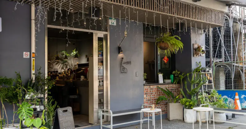 高雄咖啡館推薦！小啡巷 Coffee Alley質感咖啡館，捷運市議會站咖啡廳。