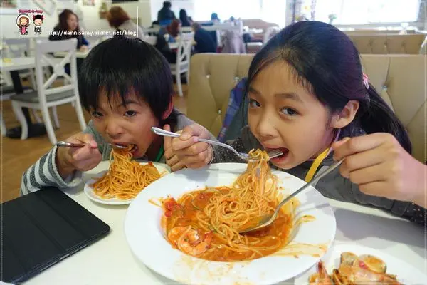 ♥西門町附近餐廳♥▋Oyami Cafe份量十足鬆餅 朋友下午茶聚餐好選擇▋ 西門捷運站附近 巷弄美食