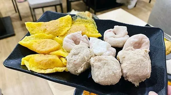 桃園南崁蘆竹美食【強鍋台式平價小火鍋】大尾鱸魚海鮮鍋、松露牛