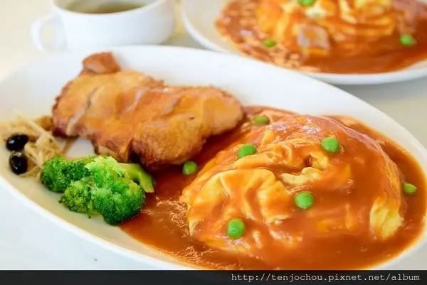 花花，甲飽沒【台北食記】橫濱蛋包飯 隱身巷弄的日式小吃 師大必吃美食推薦
