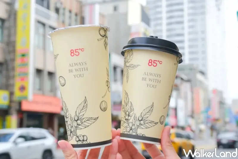 板橋10元甜甜圈！85℃生甜甜圈插旗板橋府中，焦糖海鹽爆餡甜甜圈板橋人搶吃。