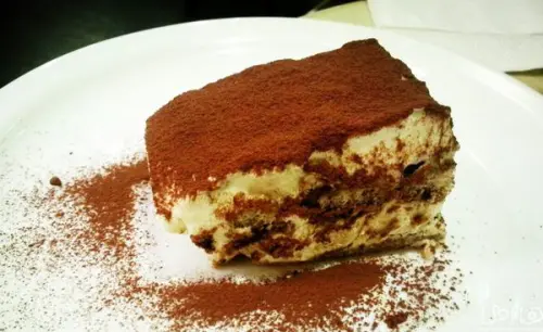 【美食】台北車站『海倫咖啡』，手工提拉米蘇入口即化，限量供應想吃得靠運氣