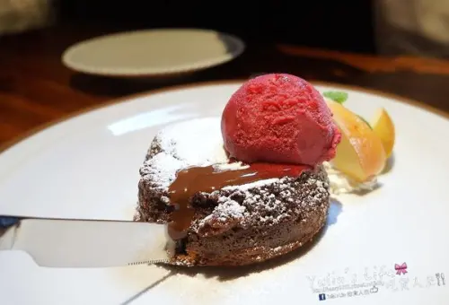 BLAnC布朗客 ♥ 朝著夢想前進咖啡店 ♥ 甜點只溶你口不溶你手 ♥