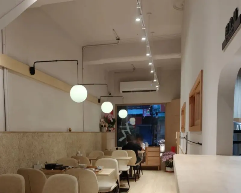 竹東美食吃不停｜友艾食堂的香香麻辣牛肉麵，大塊牛腱肉軟嫩到心