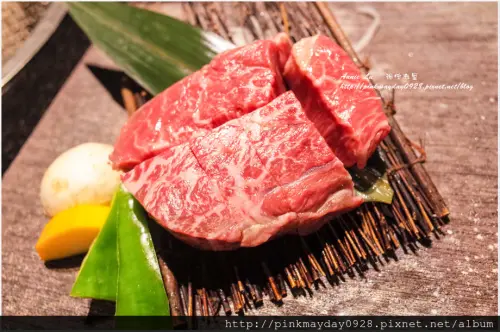 ✿台南✿ 享受日式精緻燒肉及親切的服務 石燒蒜蝦飯別錯過阿 選對時間還能5折吃到高級的和牛肉 ➜ 碳佐麻里(永康中華店)