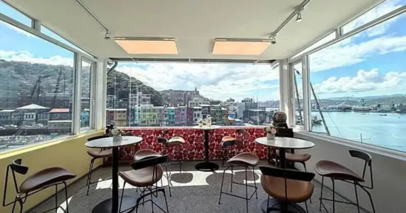 基隆海景餐廳「彩虹灣餐飲」推薦！正濱漁港旁270度無敵海景石頭火鍋。