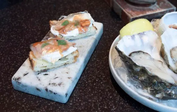 TK Seafood & Steak - 藏身東區捐血車旁烏漆抹黑大樓內的海鮮牛排館 