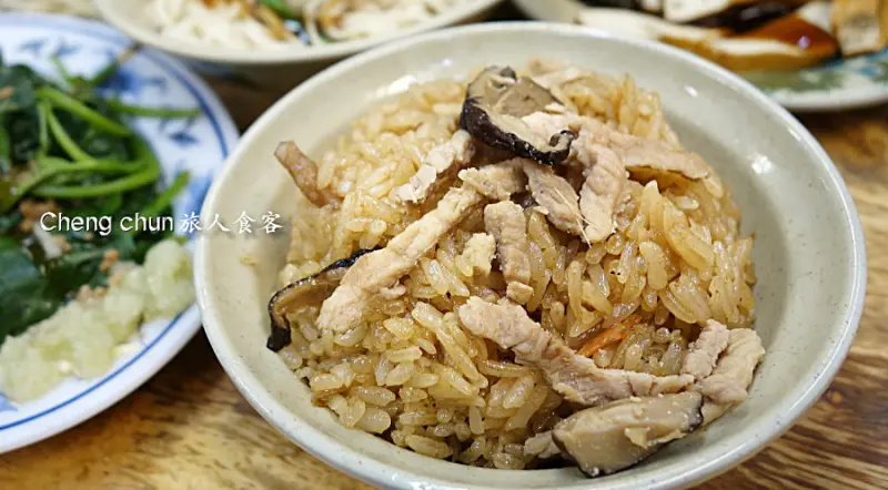 新北市板橋【秋香ㄟ店】樸實古早味油飯滴家，捷運板南線府中站週邊傳統小吃