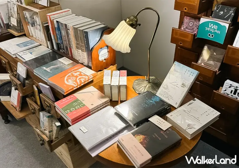 中山站深夜咖啡廳推薦！奎府聚書店 營業到晚上10點，超美復古獨立書店必拍。