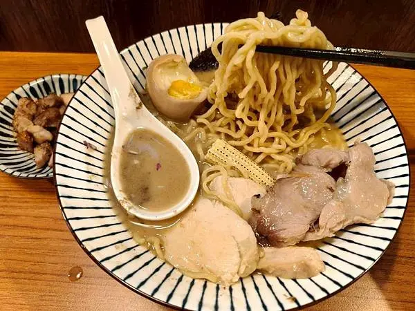LINE_ALBUM_胡椒雞胸是蒜味拉麵_251002_64.jpg