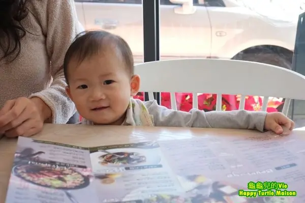 ∥小獅子Channel∥台中 西區 ~ Dacai Cafe ~ 精選食材 空間明亮 親子友善