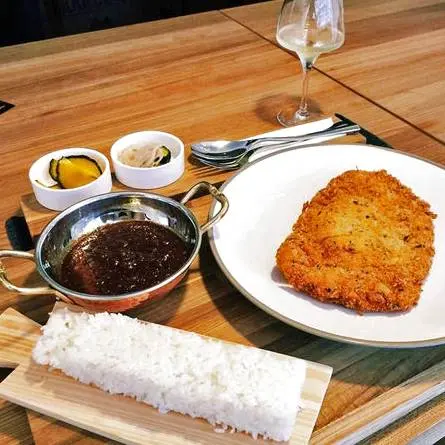 ✖ 2014台北松山區 ✖  不用湯粉和咖哩塊，只想用心做好咖哩的「咖哩娘」！東區知名餐酒團隊的又一新作，同樣秉持相同精神的新品牌正式開幕。