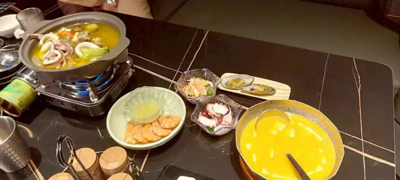 美食｜高雄美食推薦「這間串燒」，最Chill吃到飽 KTV，