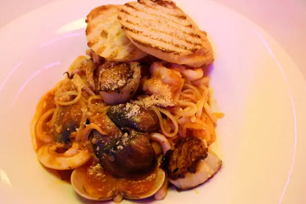 【台北市】忠孝敦化美式風格豐富多樣美食-Fantasy Diner潮流美式餐廳 