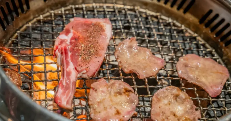 基隆狸小路燒肉25年老字號炭火燒肉！A5和牛海鮮套餐～基隆夜市旁享高品質肉品