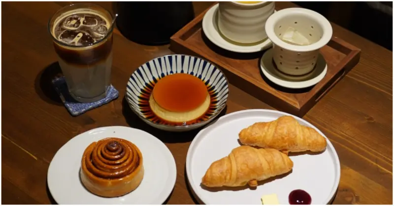 高雄新興區咖啡廳推薦！咖啡足矣 零負評老宅咖啡館，肉桂捲必吃。