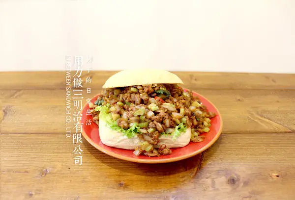 【男子吃吧】用力做三明治有限公司，爆炸系土石流漢堡，飽滿餡料衝突口感，讓你不禁也用力大口大口吃下去，創意三明治 / 捷運信義安和，通安街小巷。