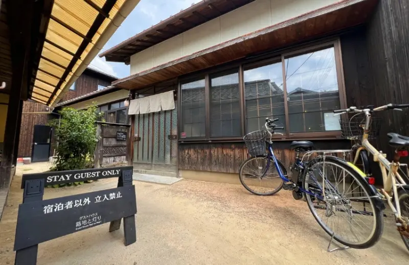 夜宿直島的72小時！本村古民家裡的黃昏燈影與深夜笑聲，成了島上最念念不忘的風景。