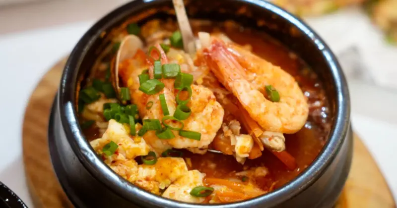 淡水韓式料理首選，歐吧噠免費韓服體驗，淡水老街美食新地標