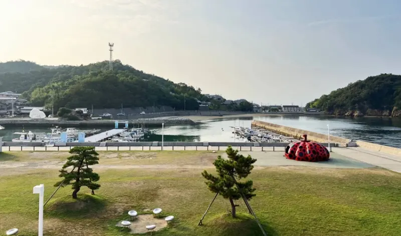 夜宿直島的72小時！本村古民家裡的黃昏燈影與深夜笑聲，成了島上最念念不忘的風景。