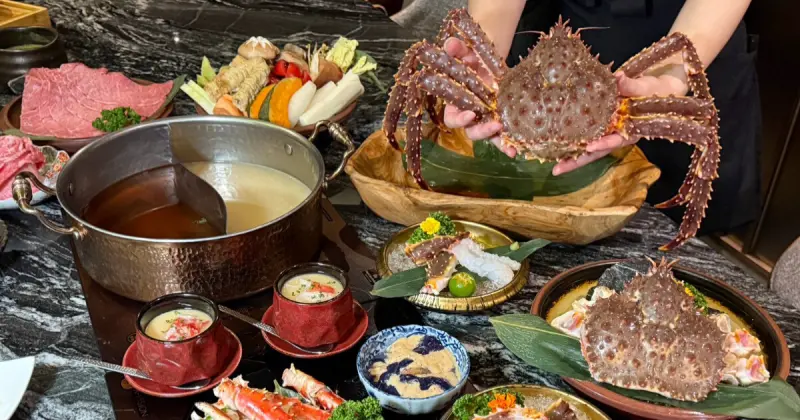 預約制台北火鍋！二本松涮涮屋「帝王蟹5吃」再送和牛，桌邊服務連殼都撥好。