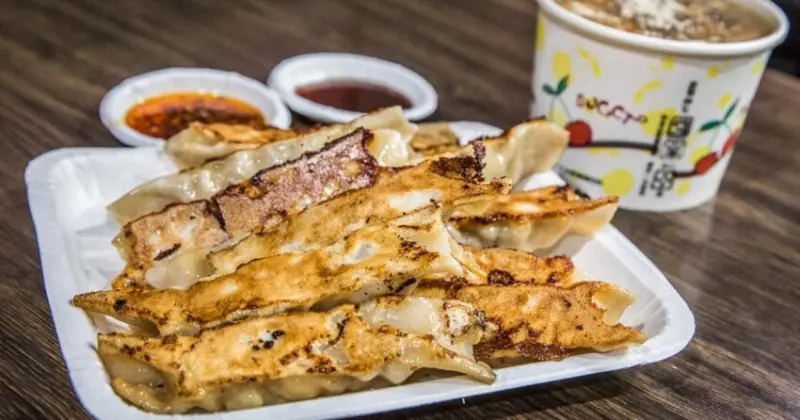 中和鍋貼推薦！香珍鍋貼水餃老店必吃，在地人激推美食。